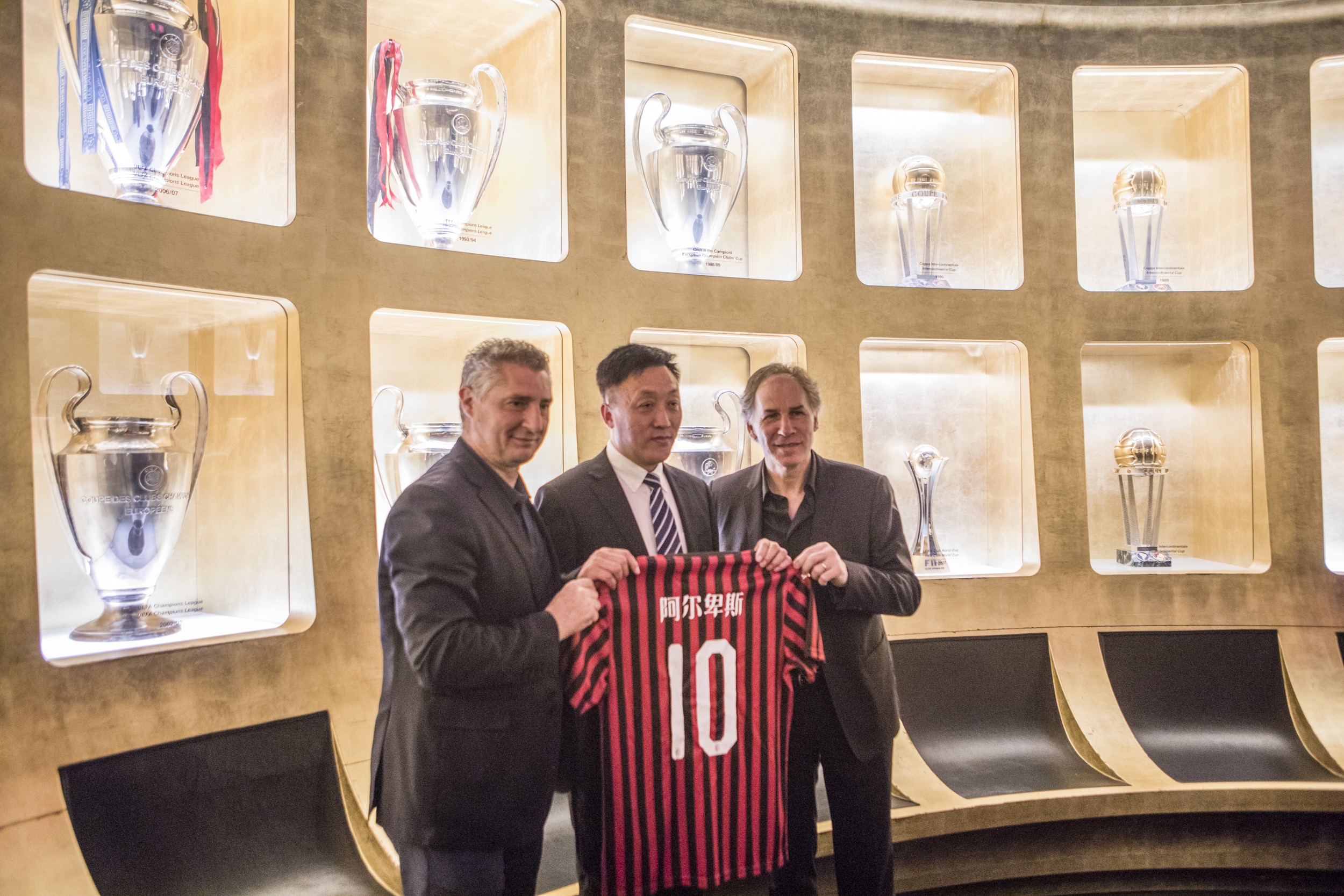 足协杯决赛明晚上演 国安将帅赛前信心十足（足协杯决战明夜打响 国安上下满怀信心）