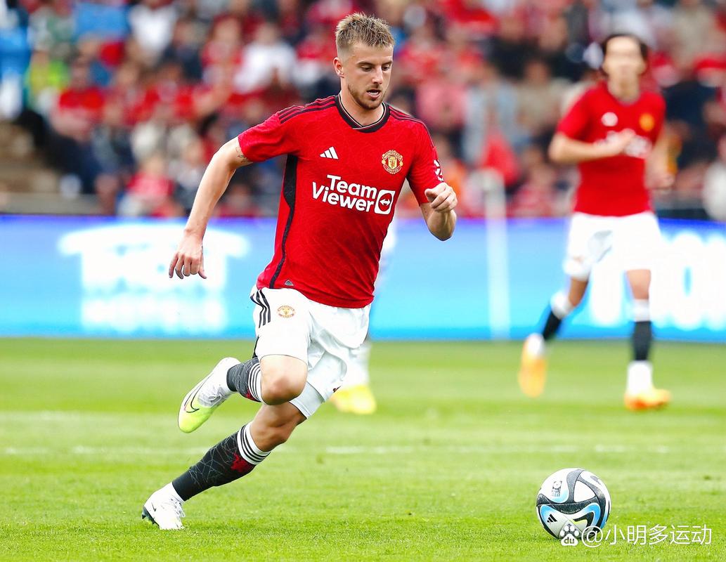 37岁80天，莱万是西甲历史上演帽子戏法第四年长的球员（莱万37岁80天，成为西甲历史上第4年长完成帽子戏法的球员）