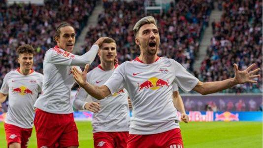 半场战报：都灵1-0克雷莫内塞，弗拉希奇建功（半场速递：弗拉希奇破门，都灵1-0领先克雷莫内塞）