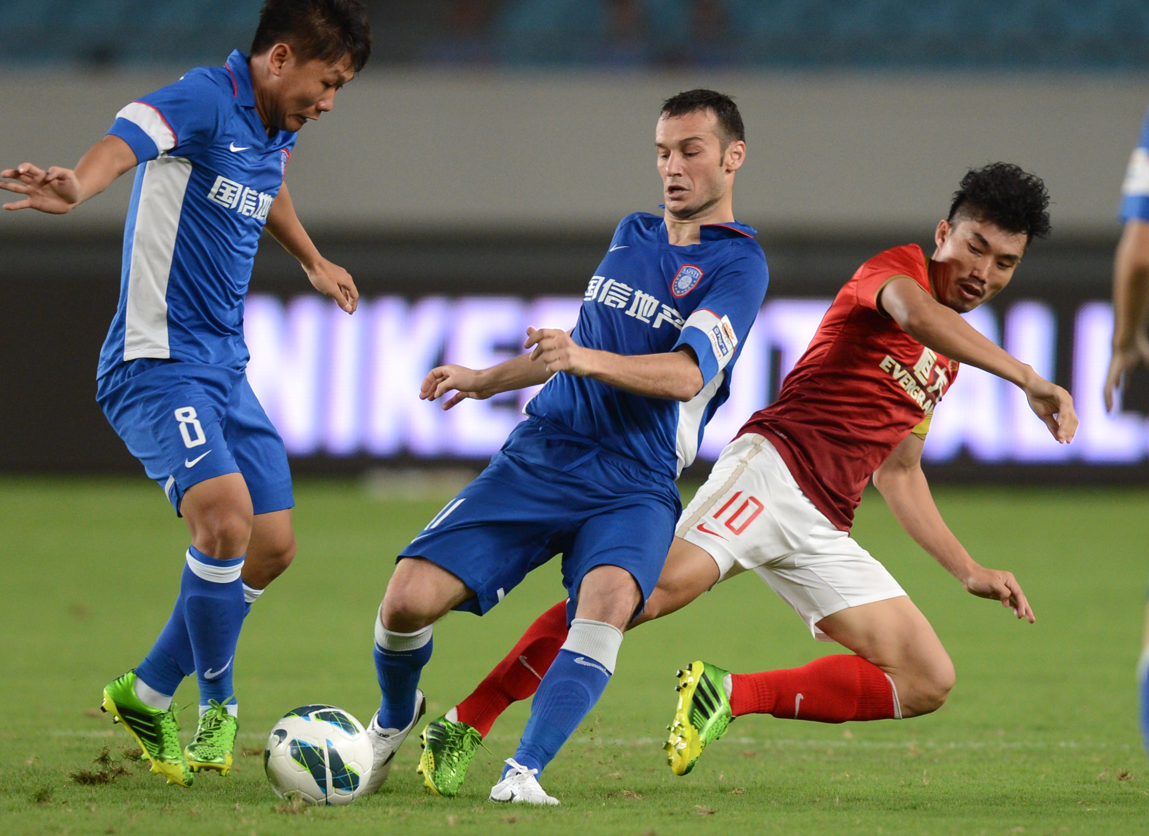 马钦：C罗是禁区杀手，但梅西比他更能凭一己之力赢得比赛（马钦：C罗禁区致命，但梅西更擅以一己之力左右胜负）