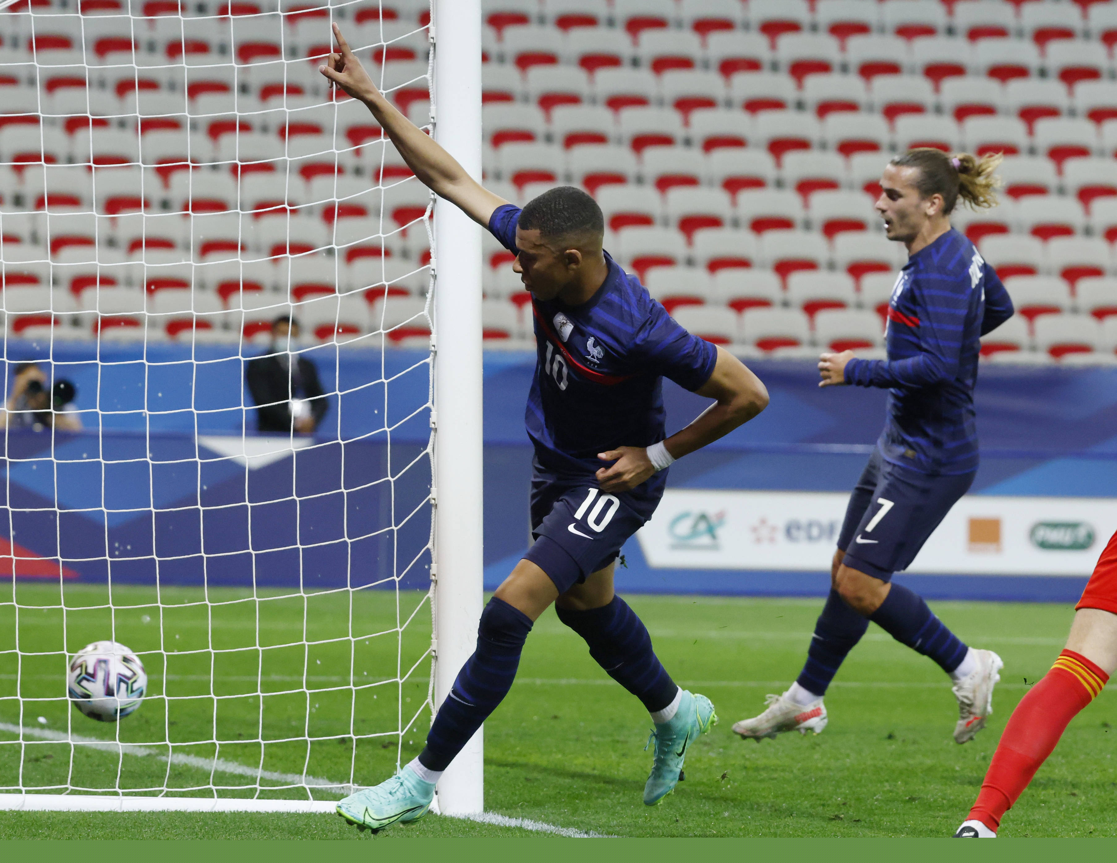 懂球帝12周年120大瞬间1／4决赛：德拜梅磊包揽，谁将杀出半区？（懂球帝12周年120瞬间八强：德拜梅磊霸榜，半区出线花落谁家？）