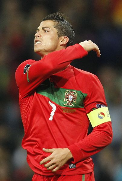 爱国之心！谷爱凌回应夺赛季首冠：中国队包揽前三，很自豪很开心（谷爱凌夺赛季首冠：中国队包揽前三，她称自豪又开心）