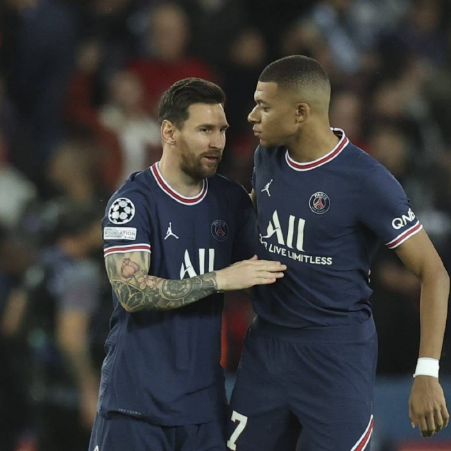 世体：巴萨不提前去斯坦福桥踩场训练，将在比赛当日飞往伦敦（世体：巴萨比赛日当天飞赴伦敦，不提前在斯坦福桥踩场）