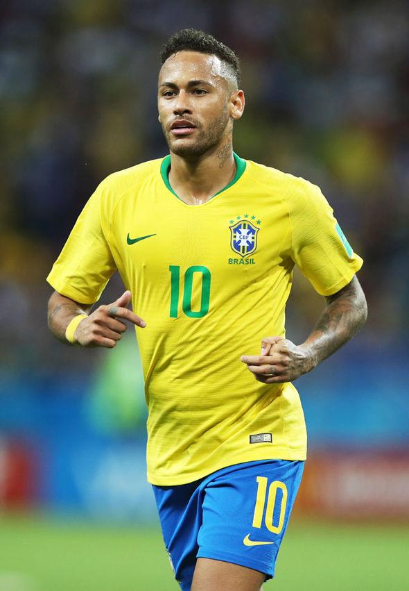 满是惊喜！拉菲尼亚生日当天，妻子给他送了一辆房车（生日惊喜连连：拉菲尼亚获妻子赠送房车）