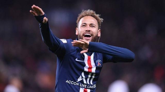 皇马本泽马梅开二度助球队取胜（本泽马双响助皇马告捷）