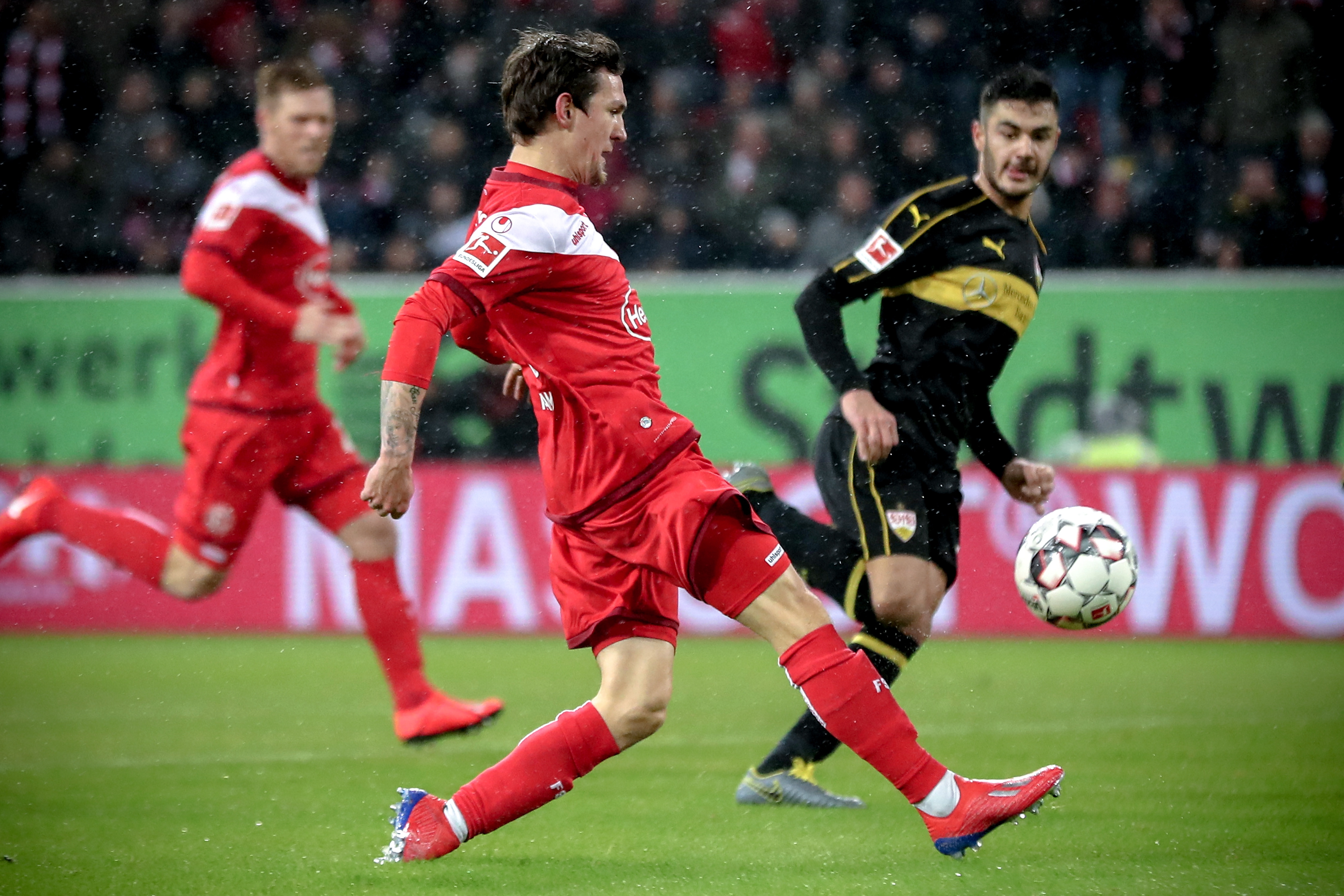 1-1，英超第8遭英超第19逼平，第83分钟遭绝平，曼联无缘升至第5（1-1，曼联被英超第19队第83分钟绝平，错失升至第5机会）