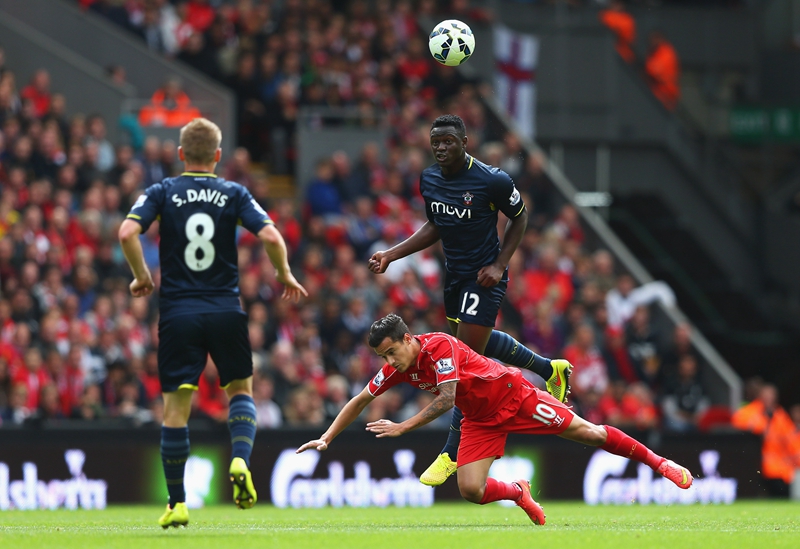 杜兰特关键中投命中，全场欢呼（杜兰特关键中投得手，全场沸腾）